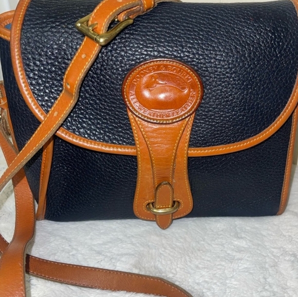 HOST PICK 4X'S...VINTAGE DOONEY & BOURKE BLUE/TAN CROSSBODY - Picture 2 of 11